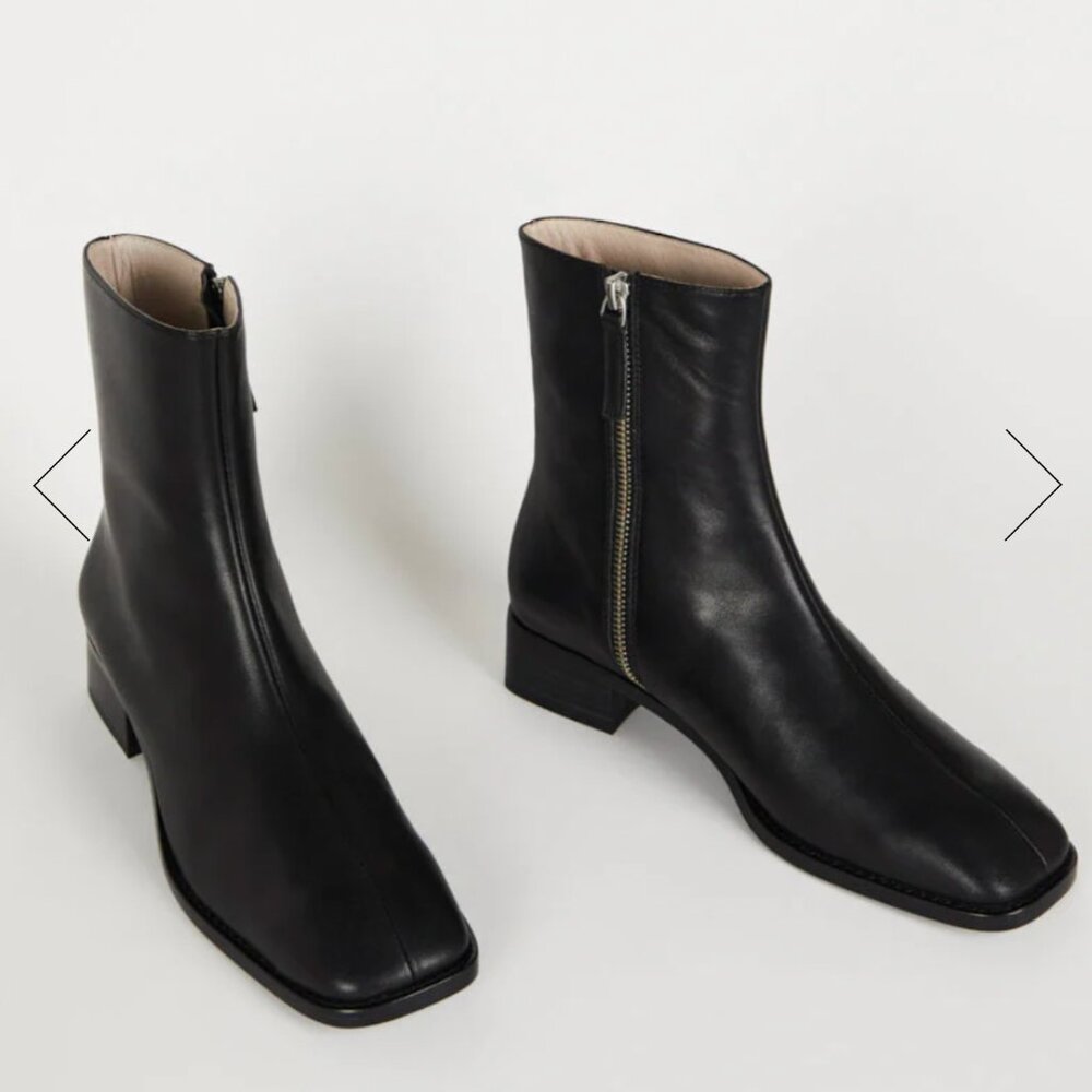 Intentionally Blank Tour Boots Sz 9